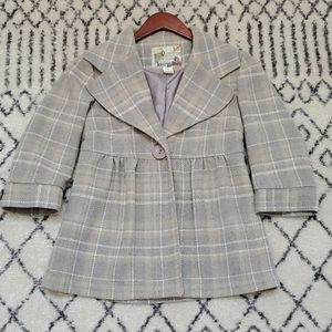 Kensie 3/4 sleeve coat. Size 6.